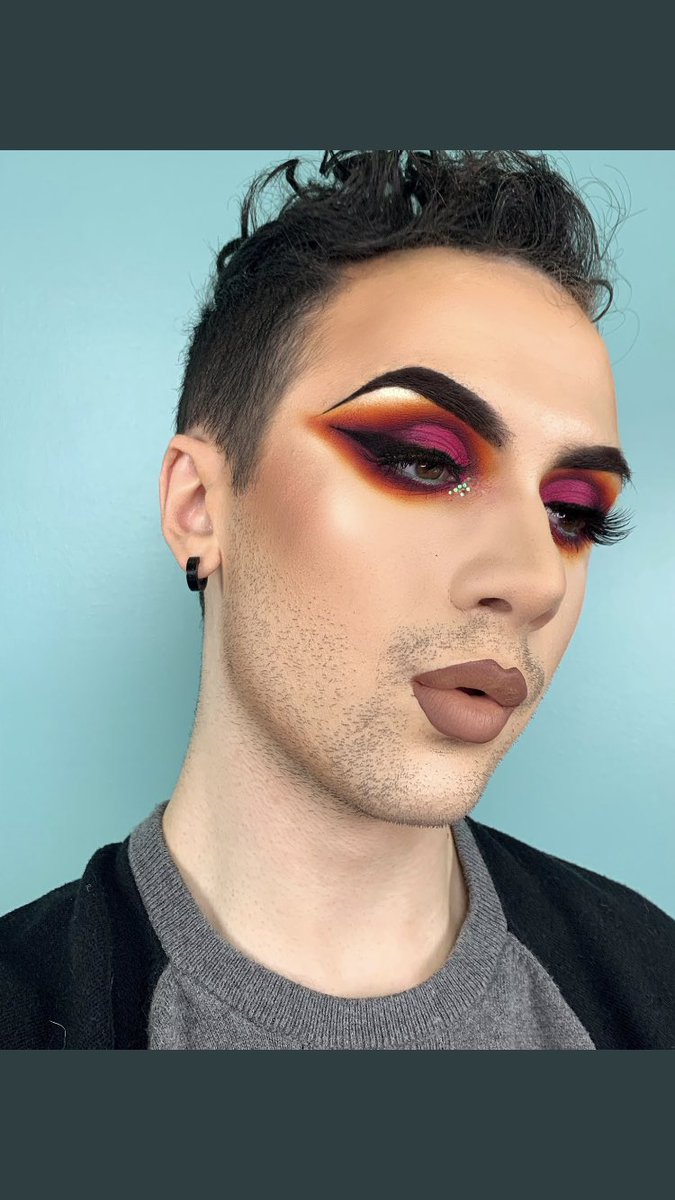 ForgetAnorexia's tweet image. Hey @JeffreeStar my best friend and coworker, Collin, is one of your biggest fans, an undiscovered MUA, and would love to be noticed by you! #JeffreeStarPRList @Collinrenemua 💓
