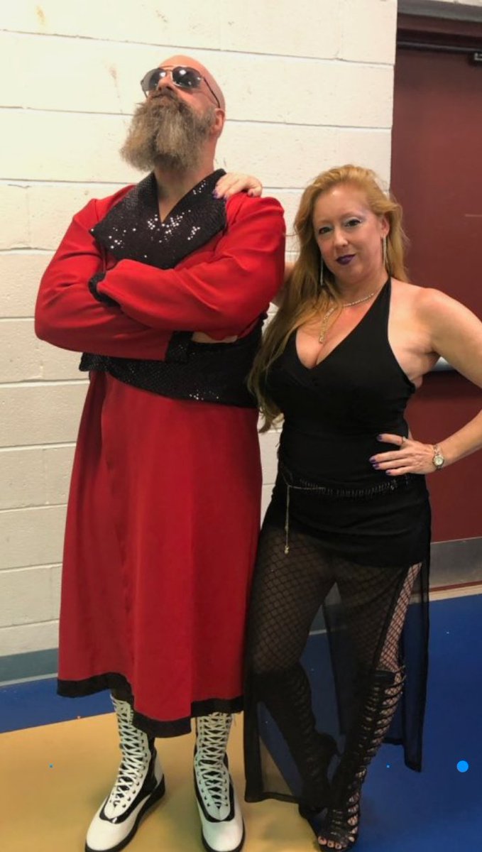 LuxuriousLynne's tweet photo. Me with @TheKenReedyShow  last night before the show https://t.co/wHiz3QCjn0
