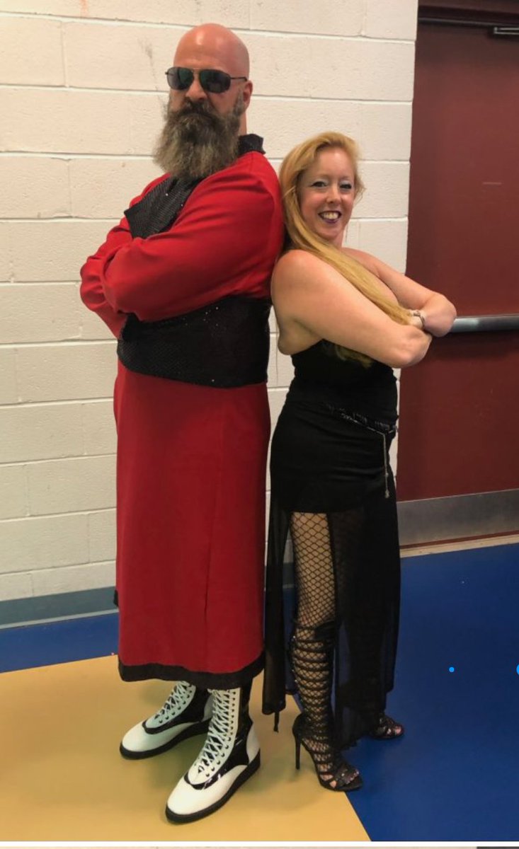 LuxuriousLynne's tweet photo. Me with @TheKenReedyShow  last night before the show https://t.co/wHiz3QCjn0