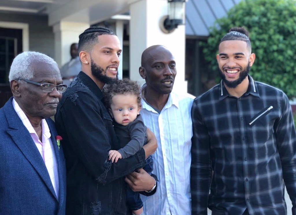 Happy Father’s Day to these three & to all the fathers out there!! 💪🏽💪🏽 @DevoeJoseph @TeamJTraining #DJBuckets #GrandpaSylbert