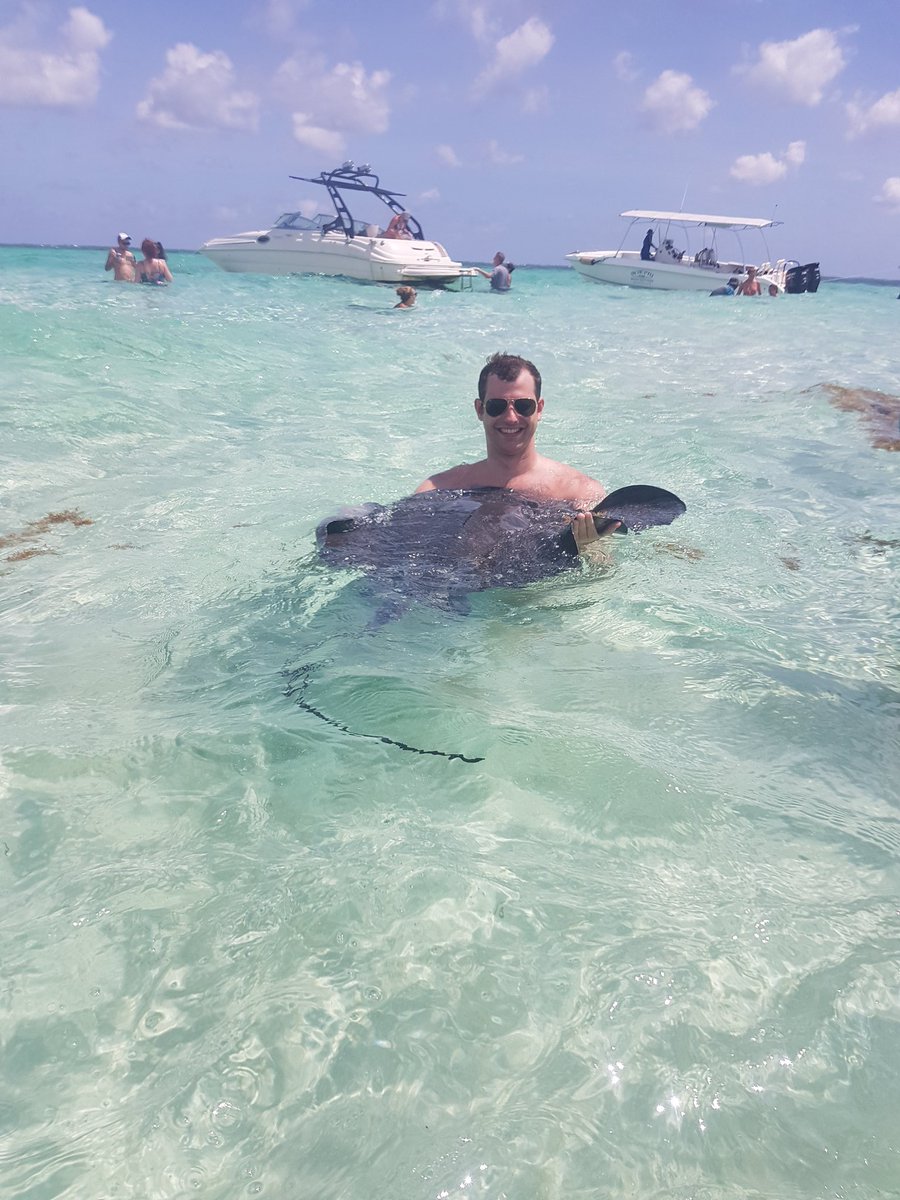seanryan92's tweet photo. Had a blast today at stingray city! Thanks @RedSailCayman for getting me out there. #GrandCayman #FlowersSeaSwim https://t.co/U9DActhxk6