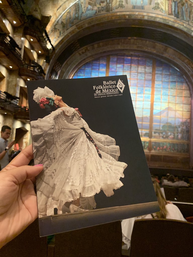 Time for some ballet Folklórico de Mexico 🇲🇽 #GlobalTeachers <a href="/GoGlobalNC/">Go Global NC</a>