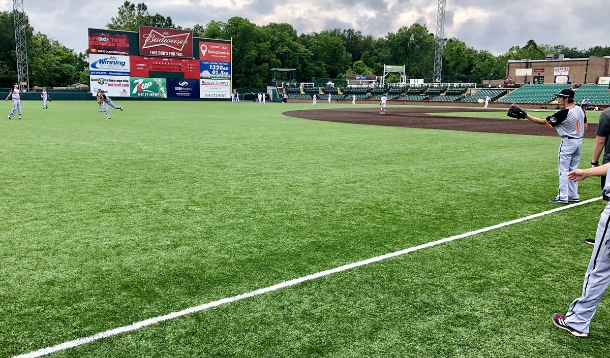 EvilleNecksBB's tweet photo. 16u Leathernecks finish the weekend 2-1-1 and just get edged out of Sunday in St. Louis. Only loss to the eventual champs. Bright spots J. Oxley batted .600 and D. Kahre .364 on the weekend. K. Bartlett and C. Scaggs spun gems. Colton Evans is a special SS. The future is bright! https://t.co/8YGq1o3rOh