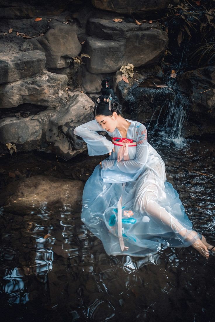 54. Lei / Girls of Paper and Fire  @girlinthelens