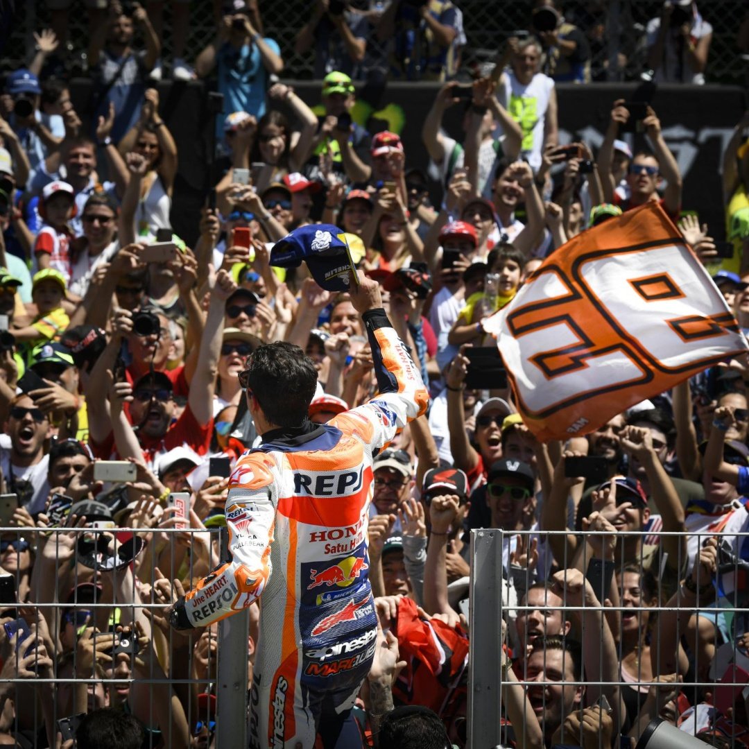 argmotogp's tweet photo. 🏁 Una carrera emocionante hasta el final, con algunos choques que dejaron un sabor amargo.
🥇Marc Márquez.
🥈 Fabio Quartararo.
🥉 Danilo Petrucci.
#ThisIsMotoGP #CatalanGP
#MM93 #FQ20 #DP09 #MotoGP https://t.co/RLFjbgTqDY
