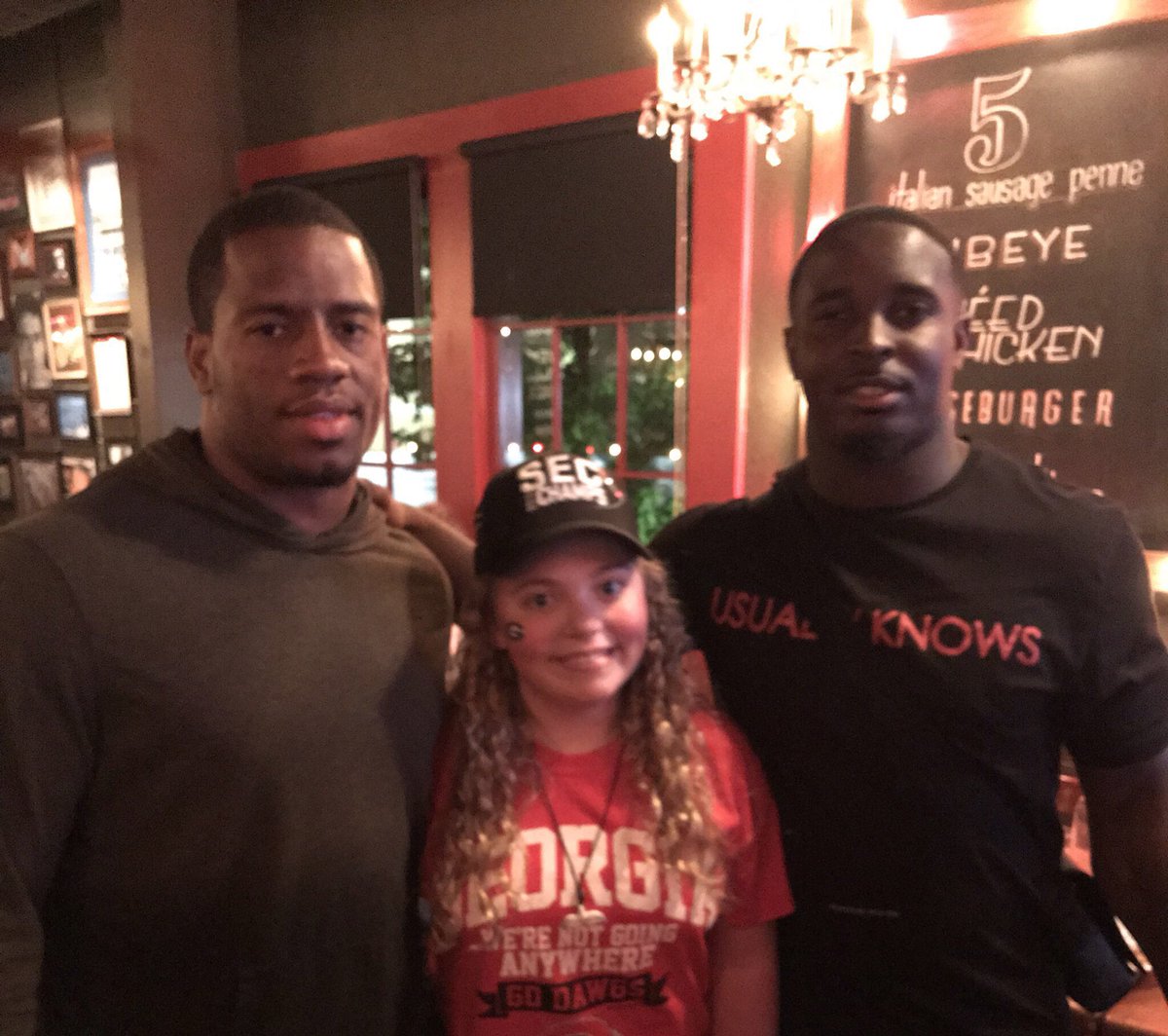 HopeDawg75's tweet photo. @therealkmilt @TG3II @NickChubb21 @Flyguy2stackz Go Dawgs!! https://t.co/8y8bRUdujB