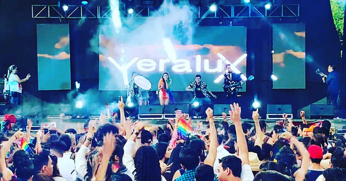 Estuvo increíble!!! Gracias Guadalajara 
@marchadelorgullogdl 💃🕺🏻💐🏳️‍🌈
#veralux #veraluxmx #music #electropop #instagood #pridemonth #instapic #masAmor #menosOdio #libertad