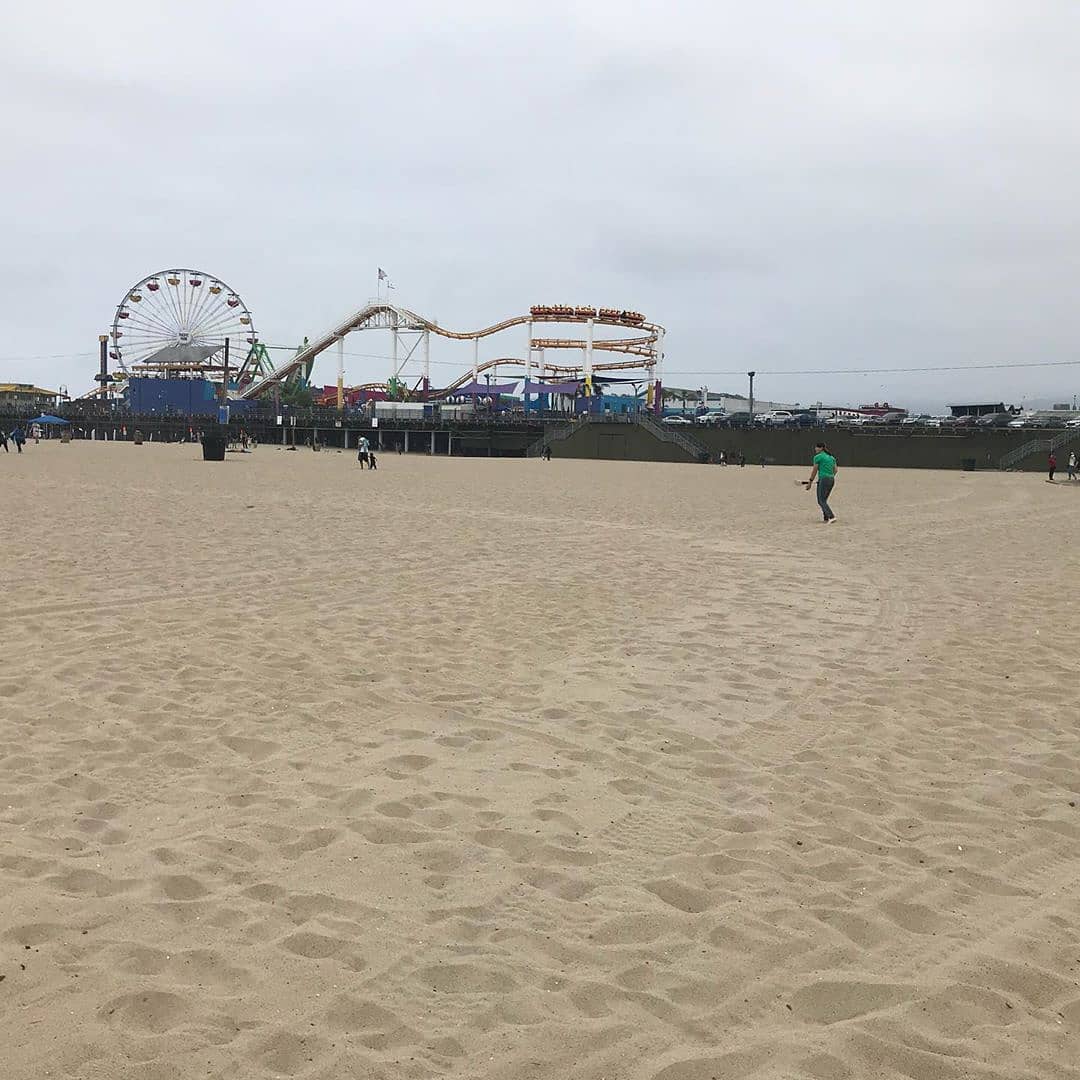 Absolutely delighted to see hurling back up and running in Santa Monica!

<a href="/CougarsGFC/">LA Cougars Gaelic Football Club</a> and Mulholland Los Angeles GFC hosted a poc fada this morning on the beach, as well as teaching passersby the basics of the sport   

Photo credit: <a href="/LosAngelesGAA/">Los Angeles GAA</a>