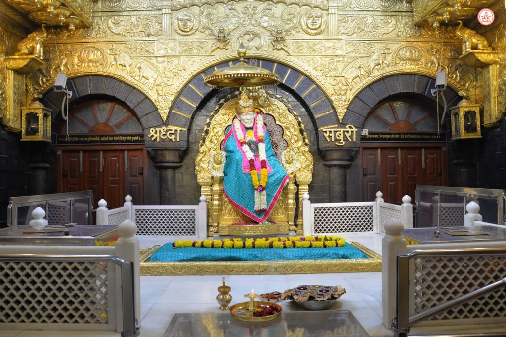 SSSTShirdi's tweet photo. !!  ॐ नमः शिवाय !!
श्री साईबाबा समाधी मंदिर,शिर्डी
     सोमवार दि १७ जून २०१९          🌷शिर्डी माझे पंढरपूर आरती 🌷 https://t.co/XgDhvpYUEZ