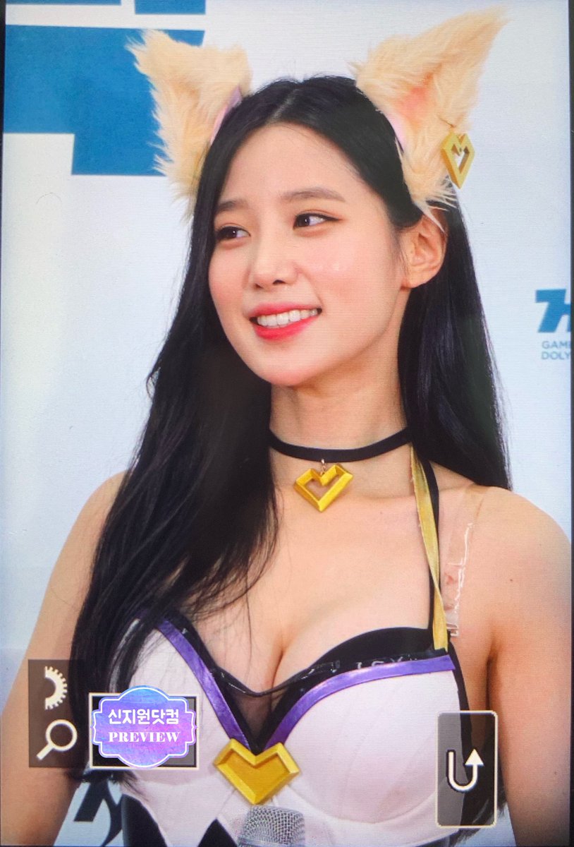 960414_Jiwon's tweet photo. 190617 게임돌림픽 포토월 베리굿(@BerryGood2014)  조현 프리뷰

#베리굿 #BerryGood #조현

우리 같이 홀려 볼까요?💕 https://t.co/KiSXP2EeC1