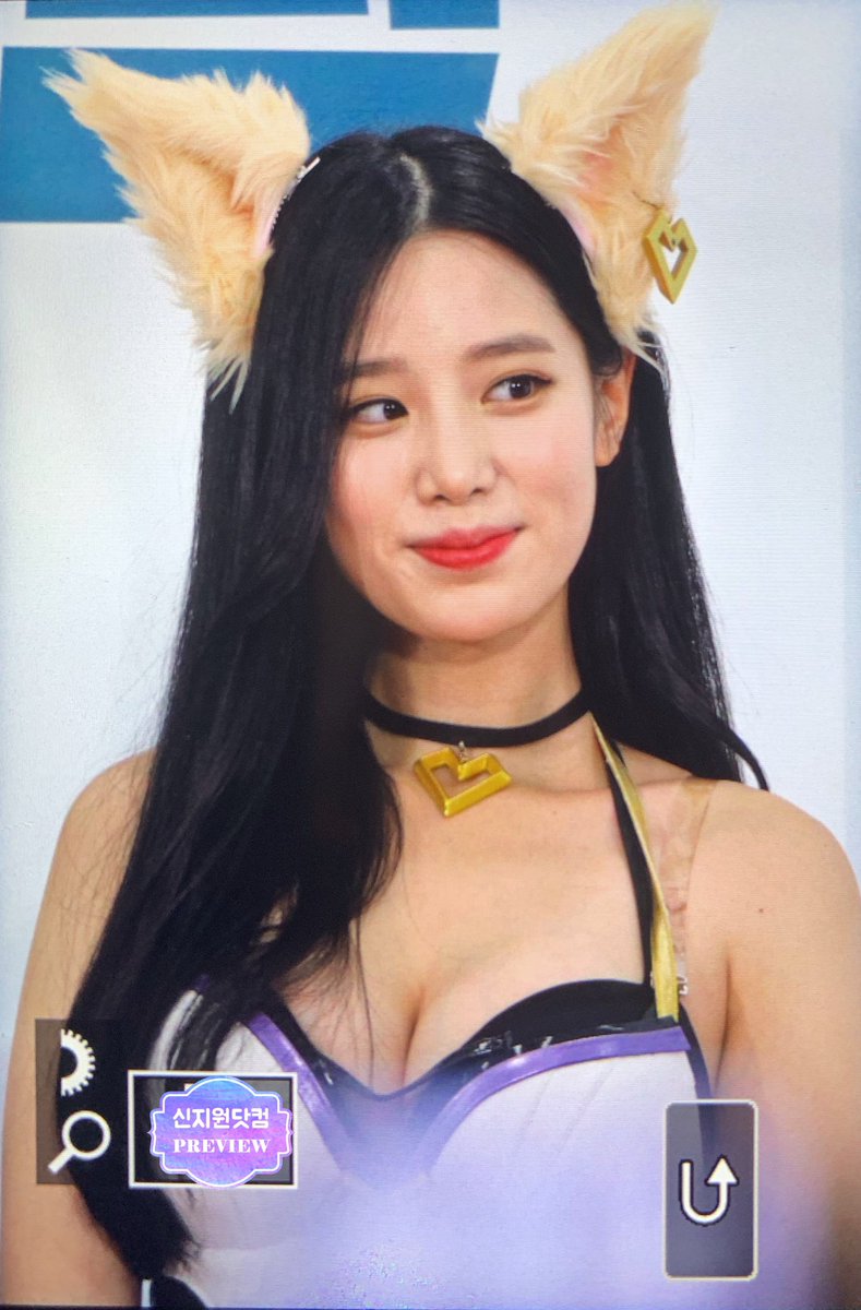 960414_Jiwon's tweet photo. 190617 게임돌림픽 포토월 베리굿(@BerryGood2014)  조현 프리뷰

#베리굿 #BerryGood #조현

우리 같이 홀려 볼까요?💕 https://t.co/KiSXP2EeC1