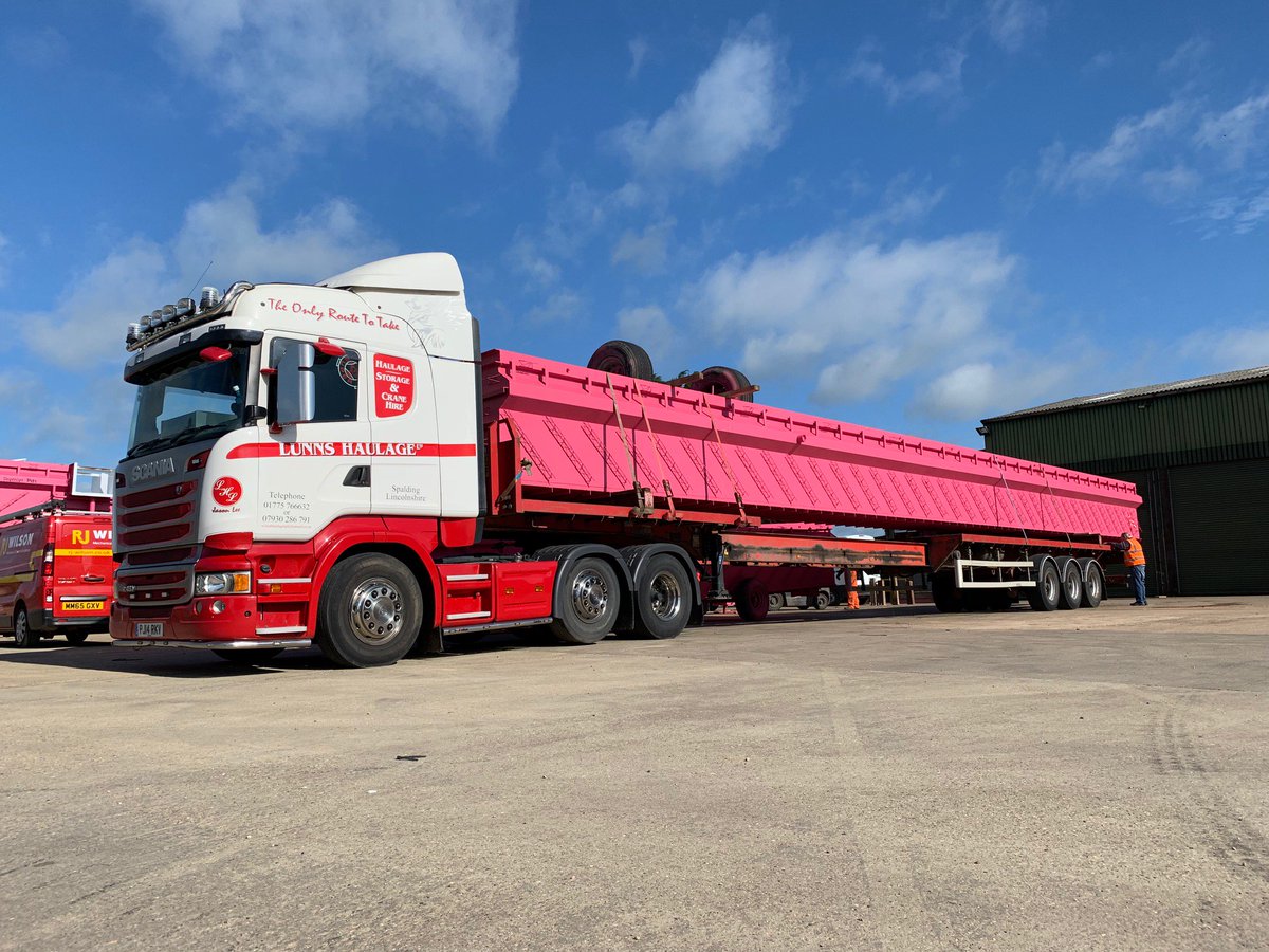 PremierPits's tweet photo. A busy start to the week with this giant 22m Premier Working Pit going on its way to Crossroads Truck & Bus Ltd in Hull this morning. #PremierPits #PinkPits #UKsNumberOne #TheOriginalSteelPit https://t.co/fXBtighsSL