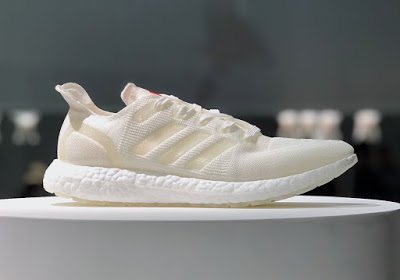 Cru_Rz's tweet photo. #RifiutiZeroUmbria Una vera innovazione nel mondo del running: Adidas ha creato un modello di scarpe da corsa realizzate con un materiale 100% riciclabile. https://t.co/JPW0P3EzBp #Adidas, #Ambiente, #FuturecraftLoop, #PlasticaRiciclabile, #Riciclo, #Scarpe https://t.co/fdtrY98DnJ