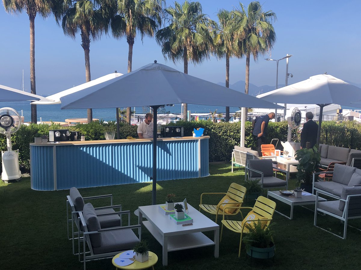 MarketingJP's tweet photo. ๆฌๆฅใใ้ๅฌใใใ #CannesLions ใงใฏใใผใๆฒฟใใซ #TwitterBeach #TwitterTerrace ใใ็จๆใใฆใฟใชใใใใๅพ
ใกใใฆใใใพใ๐๐ https://t.co/K2tD4qPOtk