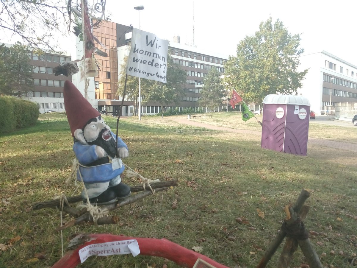 AcGesa's tweet photo. Hallo aachen! Ab Freitg um 14 uhr habt ihr 3-10 Tage lang die chance beim berühmten Gesasupport am neuen Polizeipr. in AC-Brand mitzumachen! schreibt uns! aachen@riseup.net https://t.co/tffC3f22WI