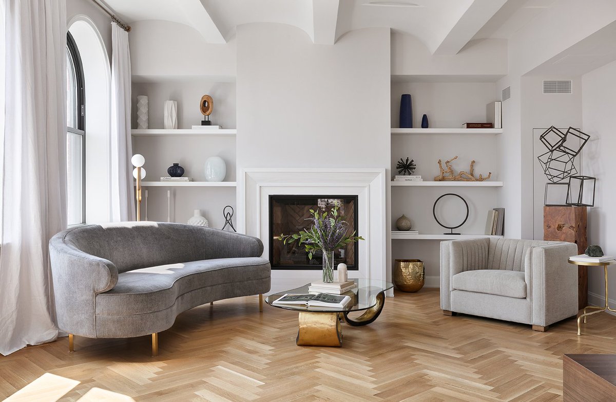 Luxdeco's tweet image. Both herringbone &amp;amp; chevron patterns are likely winners of any pattern popularity contest. But do you know how to distinguish between the two?

Discover more: pos.li/2cc8ss

#herringbonepattern #chevronpattern #herringbone #chevron #designpatterns #interiordesign