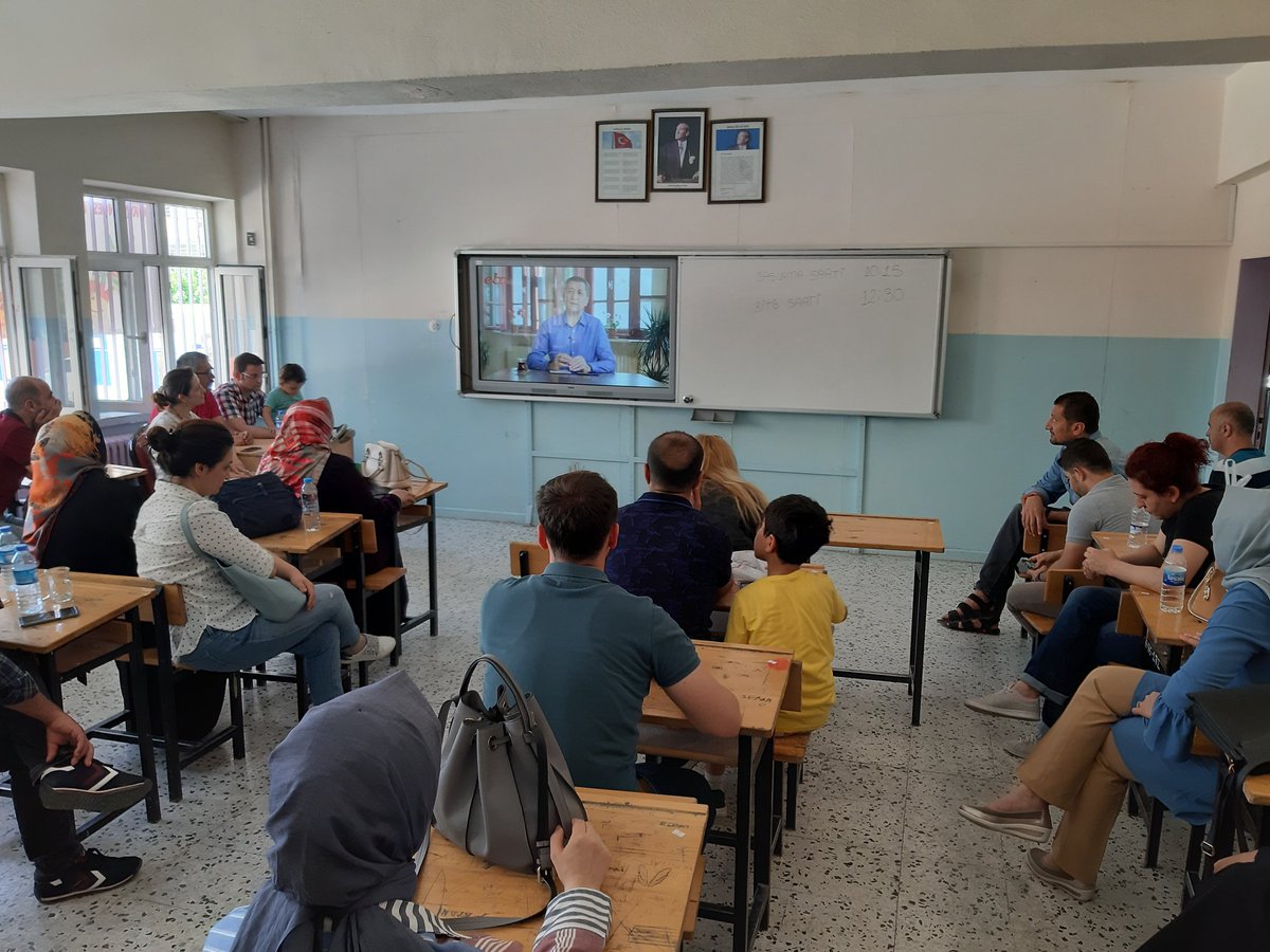 KarakopruO's tweet photo. Okulumuzda seminer çalışmaları başlamıştır. @UrfaMem @ziyaselcuk  @serafettinturan @ziya_suluyer @ErdalSekeroglu @KarakopruM https://t.co/rf2V2xEqHI