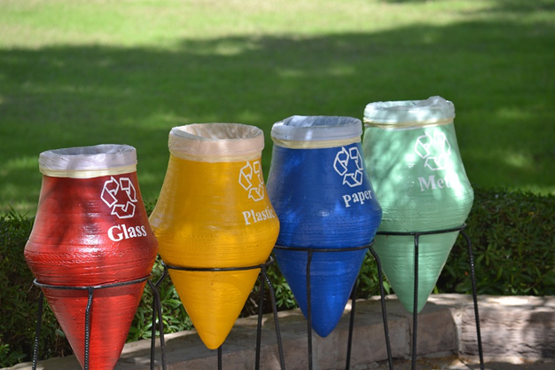 Educaclima's tweet photo. ♻️ Reciclar, reducir y reutilizar. ¿Conoces las diferencias? ¿Lo ponemos en práctica en el día a día de la escuela y de casa? 

➡️ https://t.co/ttFtPAdpfb https://t.co/geLjX3npbN