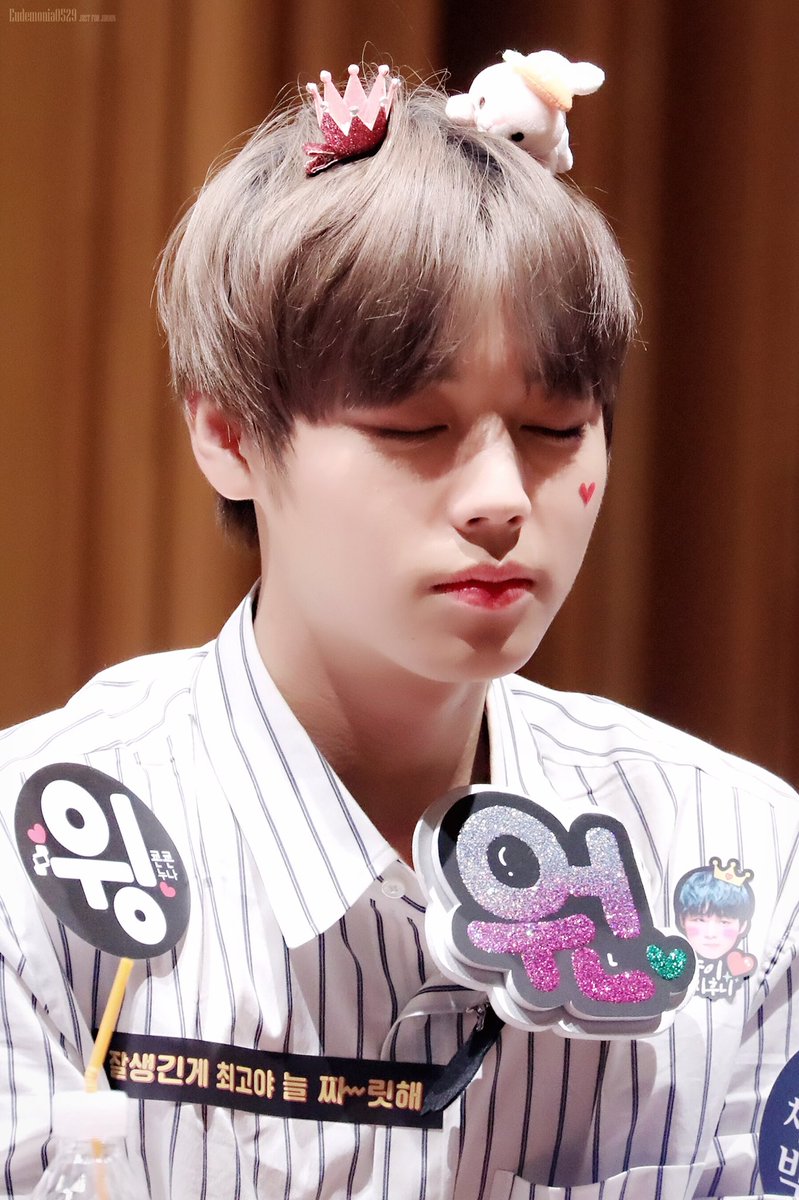 Eudemonia0529's tweet photo. 180617 목동팬사 👑🐰 #박지훈 #PARKJIHOON https://t.co/1v4X1rp2dl