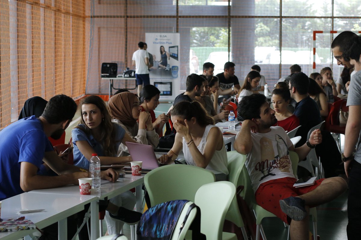 kovanskm's tweet photo. Kovan Spor Kültürü Merkezi sadece spor etkinliklerine değil birçok çeşitli organizasyona da ev sahipliği yapıyor. Türkiye'nin çeşitli şehirlerinde seminerler veren @ftrseminerleri İstanbul'daki seminerini #KovanSporKültürüMerkezi'nde gerçekleştirdi. https://t.co/2Zt2nwSJfP