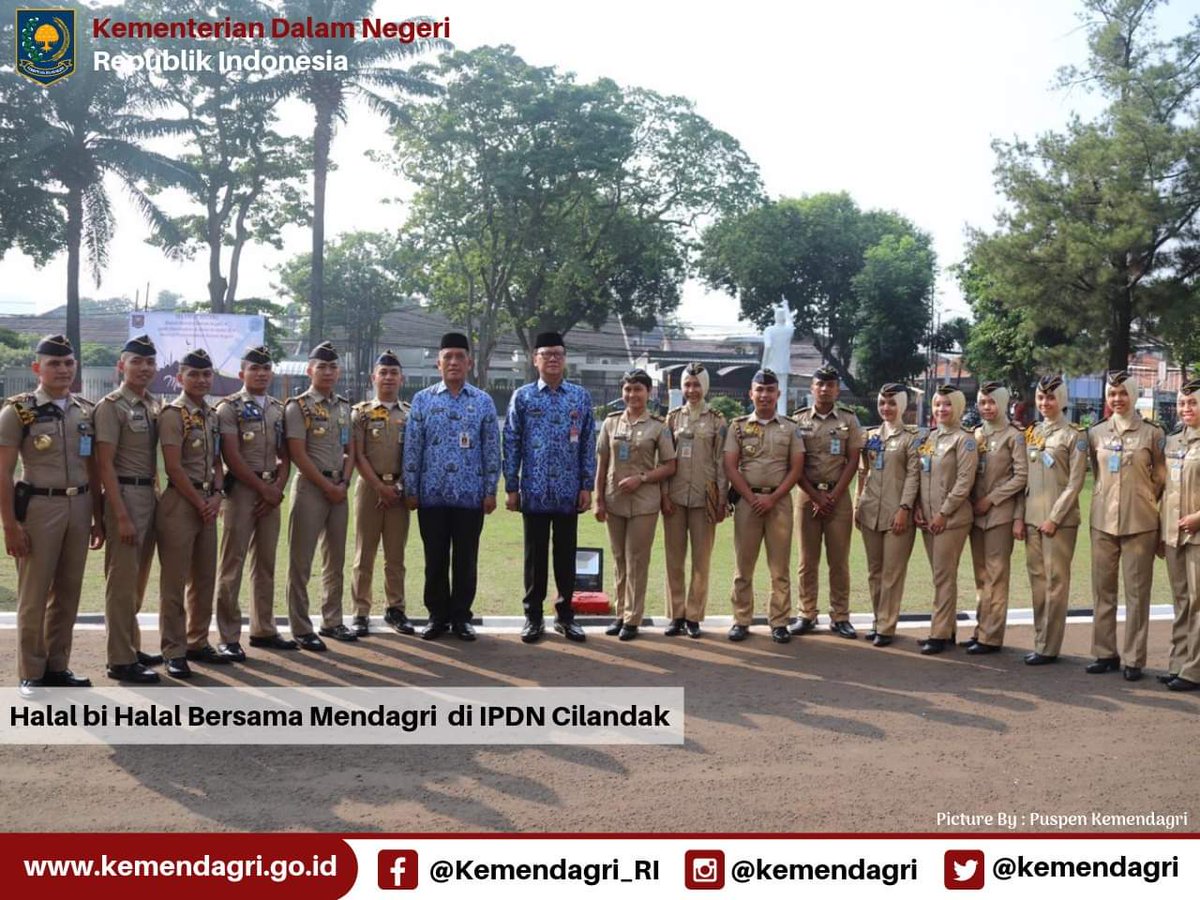 kemendagri's tweet photo. Pagi ini, Menteri Dalam Negeri Melaksanakan Upacara Bendera dan dirangkaikan dengan HalalbiHalal di Kampus IPDN Cilandak, Jakarta Selatan. Silaturahmi yang baik diharapkan akan menciptakan semangat kerja.
#kemendagri #infokemendagri #halalbihalal #IPDN #PrajaIPDN https://t.co/JFWNuuZSYD
