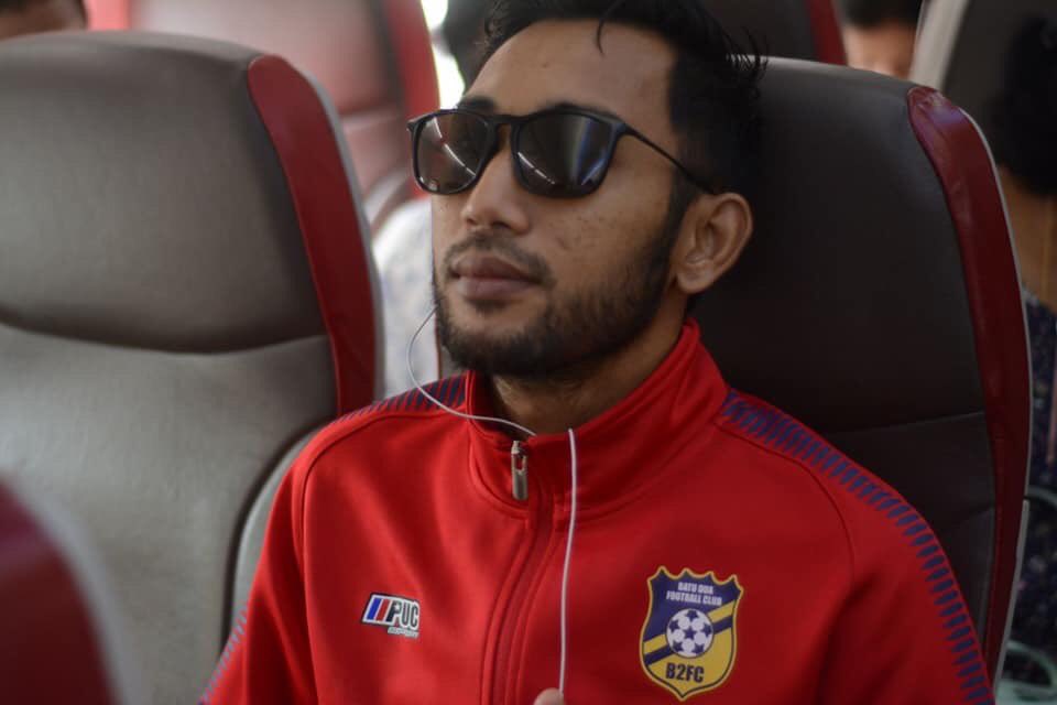 batuduafc's tweet photo. Pemain dan pegawai Batu Dua FC bertolak balik ke Kuala Lumpur dengan menaiki pesawat Malindo Air.

Doakan perjalanan kami agar selamat sampai.

#B2FCMytr8des
#Bring2wardsForChampions
#SayNoToPlayOff
#Andaadakamiada https://t.co/6jakbbA9fK
