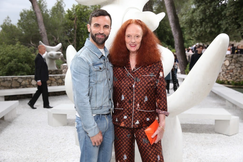 sindivanzyl's tweet photo. #LRT
Grace Coddington loves cats
Louis Vuitton loves Grace Coddington
Hello #LV #Catogram https://t.co/IY2R0U3FJD
