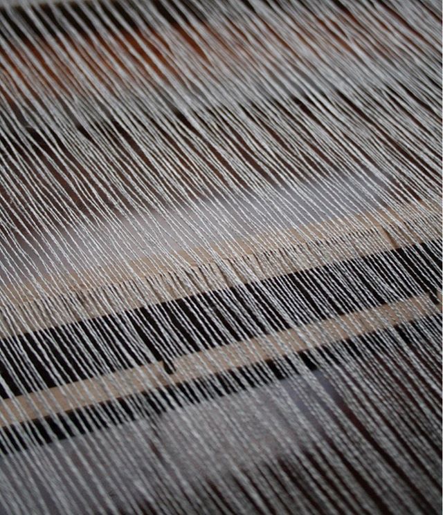 mujostore's tweet photo. Natural un-dyed linen threads shimmering on the loom. 🌝
#linen #naturalfibres #weaving #handloom #tapestry #slowmade #slowdesign #mujostore #mujobyelizabethleslie #fortheloveoflinen #handwoven https://t.co/mjoU69Pgrk