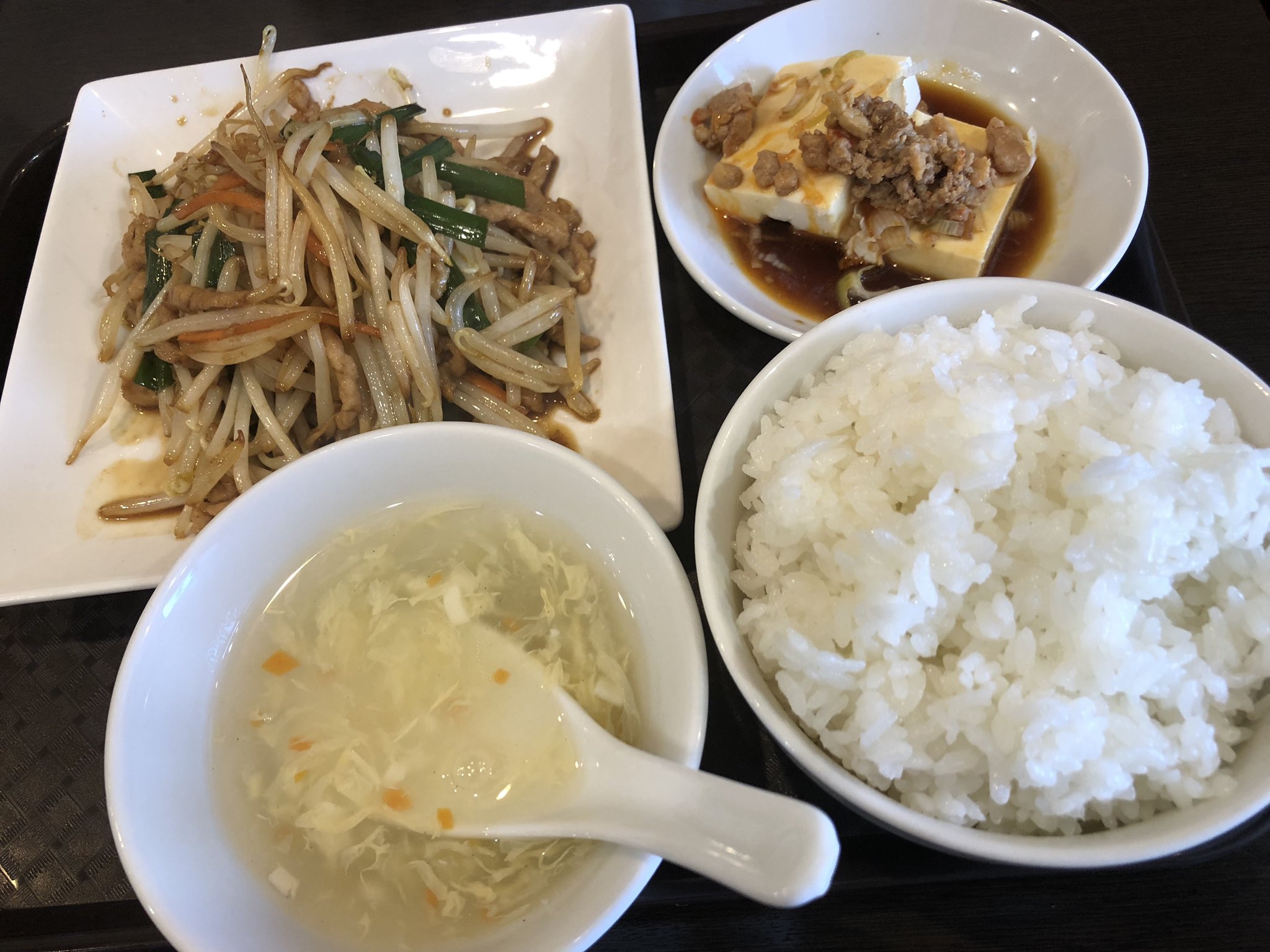 Tatsuya En Twitter 中野坂上駅 餃子亭 日替りb定食 豚肉ともやし炒め 700円 もやし多め豚肉少なめでちょっと残念 これは野菜炒め定食ですね 大量の酢をぶっかけて頂きました