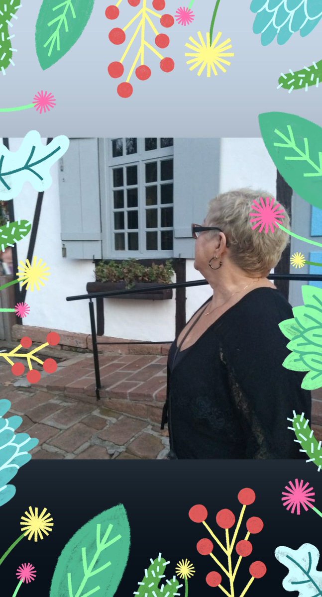 Ao contemplar teu redor....teu olhar se perde, viaja no tempo e no espaço....por um segundo tu te transporta...um outro mundo te arrebata....não és mais tu...és o infinito!   Boa madrugada!