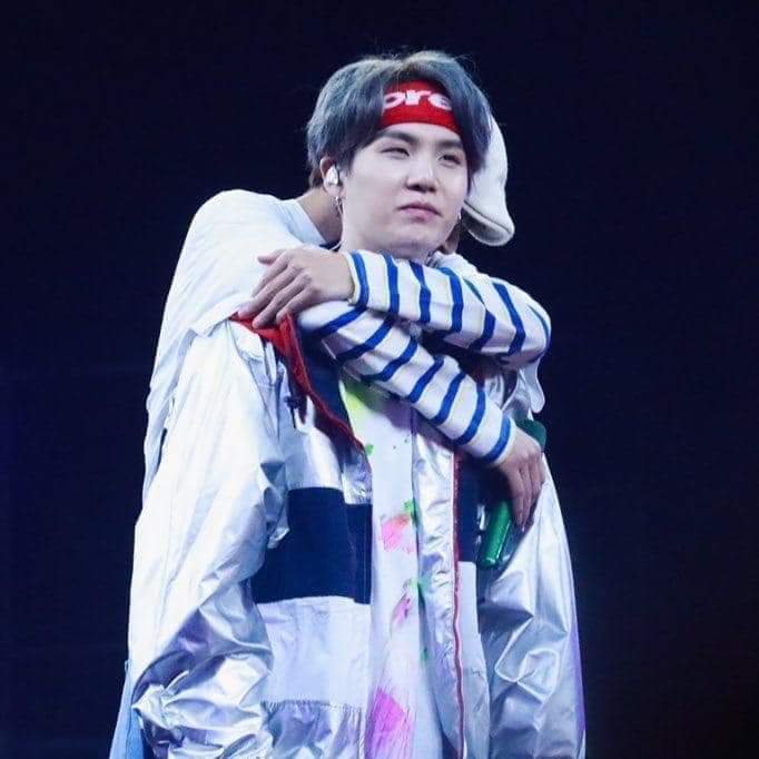 jimjtaegi's tweet photo. Déjate querer tantito mi amor no seas así 😂💜
@BTS_twt 
#MTVLAKPOPBTS
#MTVLAFANDOMBTSARMY
#MTVLAINSTAGLJUNGKOOK
#premiosMTVMIAW https://t.co/VAhtxdXzto