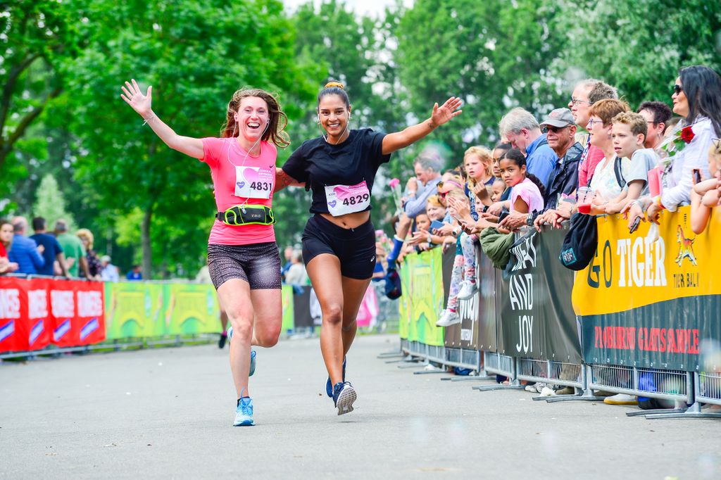 The day after 😀 Ben jij ook zo trots op jouw prestatie? Dat hebben jullie maar mooi gedaan 💪

#ladiesrunrotterdam #running #rotterdam #pink #hardlopen #pinkribbon