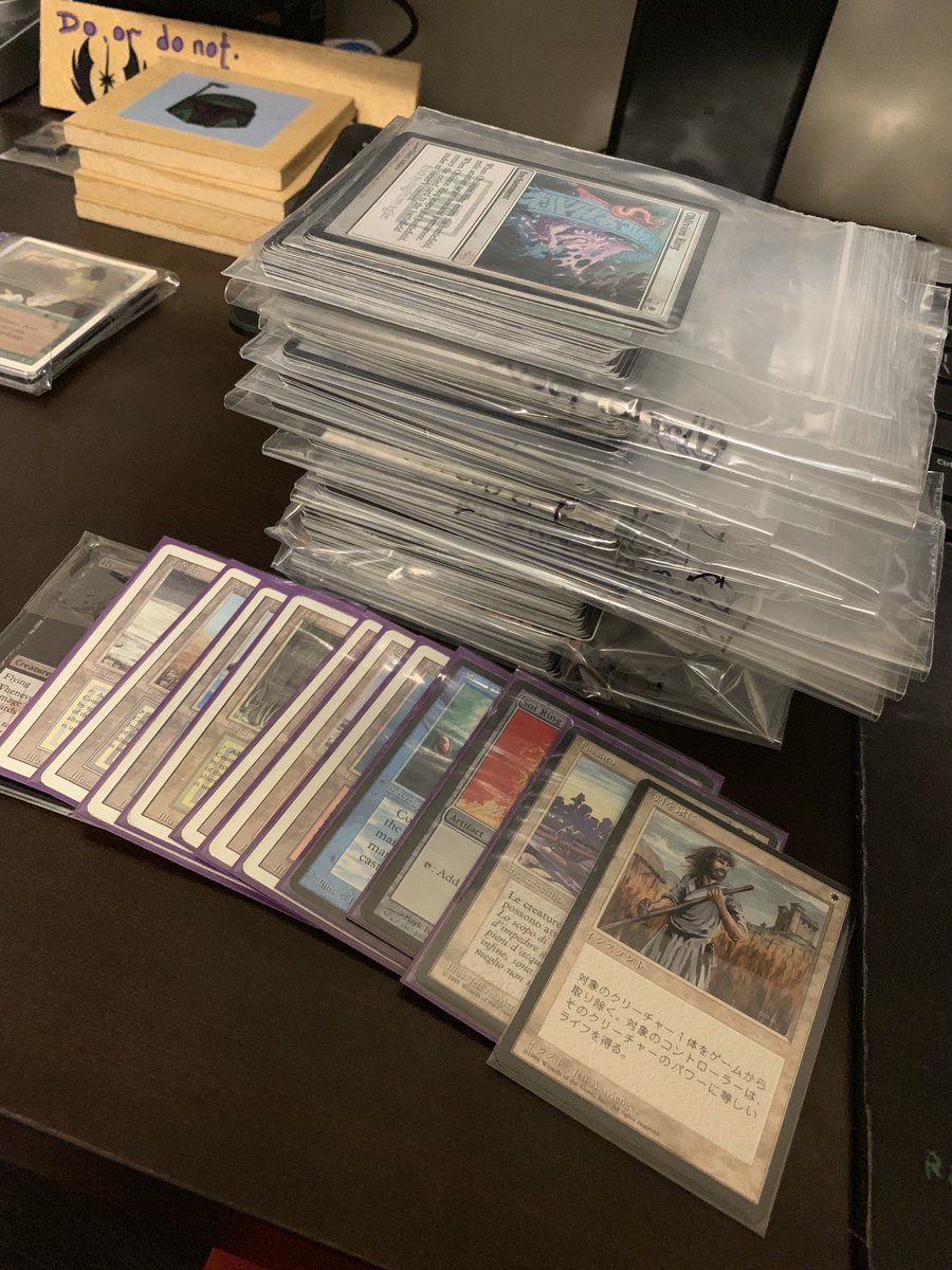 MagicJudge's tweet image. 33 artists at #MTGSeattle means a lot of cards to get signed! Everything is sorted, prioritized, desleeved and packaged by artist for efficient signing! #mtg