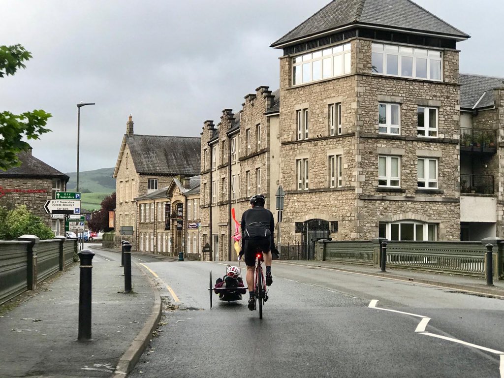 Good morning!
It’s day five of #HandcycleBritain and Mel is over halfway!
Here she is in Kendal, later she will cross the border into Scotland. 
🏴󠁧󠁢󠁳󠁣󠁴󠁿🏴󠁧󠁢󠁳󠁣󠁴󠁿🏴󠁧󠁢󠁳󠁣󠁴󠁿
Check out the tracker to follow her progress...
melnicholls.co.uk/Handcycle-Brit…
#lejog #worldrecordattempts
