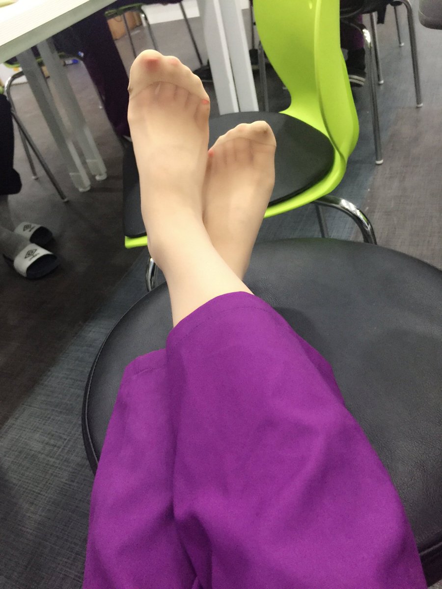 heemin977's tweet photo. 일하고 힘들다 ㅠㅠㅠ

울 병원 직원들중에 나만 스타킹 신고 있음 ㅋㅋㅋㅋㅋㄱㄱㅋㅋㅋㄱㅋㅋㅋㅋㅋ https://t.co/0xkPEEf77b