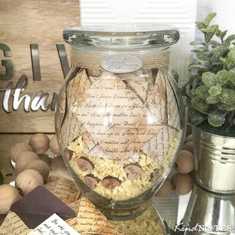 KindNotes1's tweet image. Share some happiness with your friends by writing some funny memes or about the funniest moments that you have spent together.
#loversgift
#weddinggift
#bestgiftonline
#buyonlinegift
#giftforfriend
etsy.com/listing/688775…