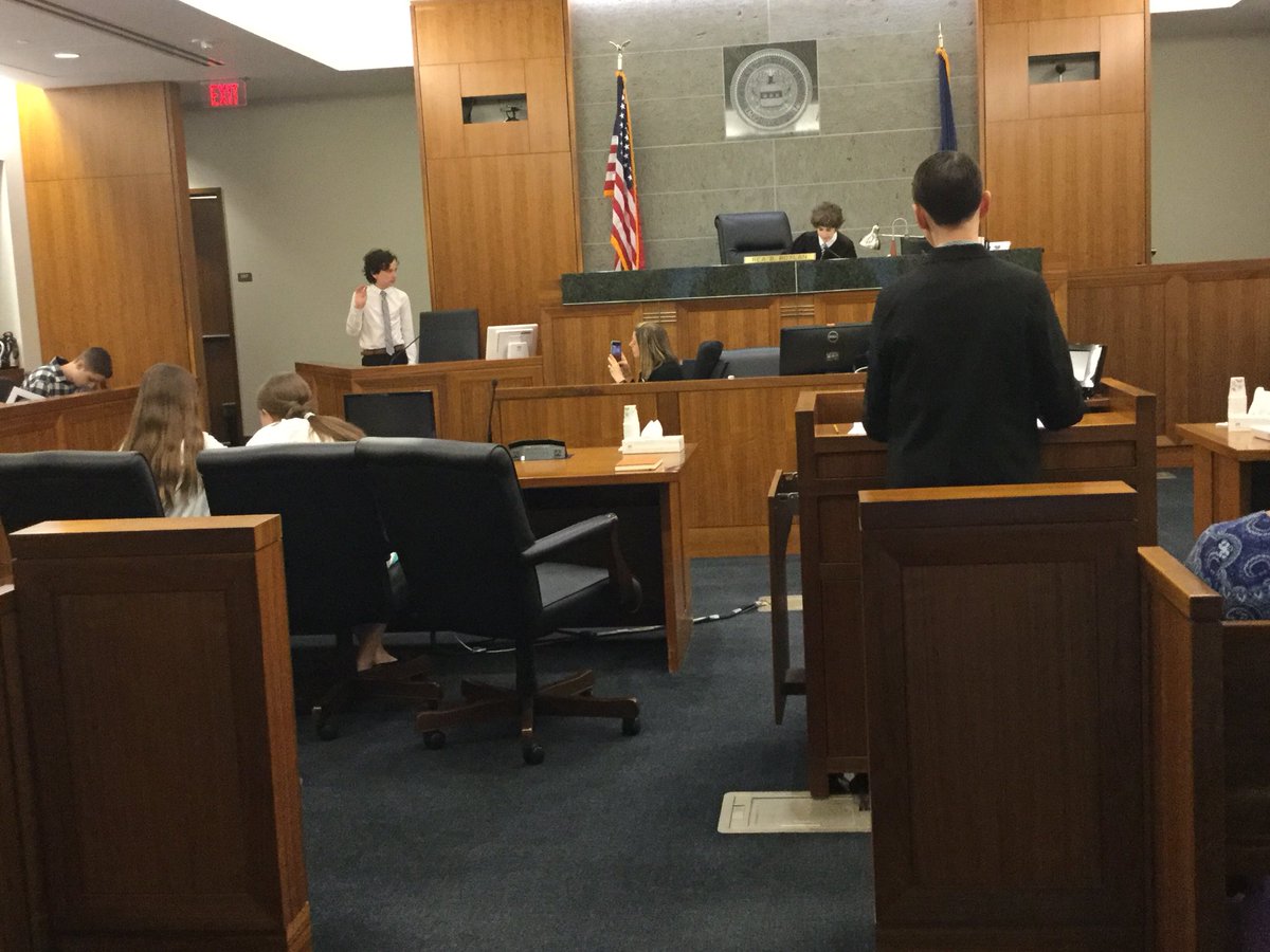 Perry Mason and Johnny Cochran have nothing on Buckingham 6th graders and PEN teacher Carrie Vice in their mock trial at the Doylestown Courthouse. Buckingham custodian Scott Thomson even attended for moral support! Awesome job Mighty Knight counsel!