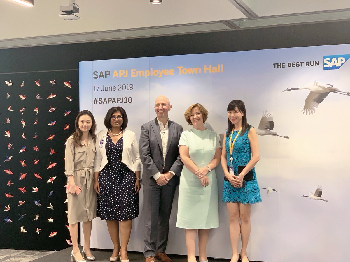 r_pandurangam's tweet photo. #SAPAPJ30 
Great to see Adaire back in APJ with fireside chat with Scott. Adaire shared that our Employee, our Customers, our Partners and our Shareholders are our ecosystem. A true leader who places Employees above the other 3 🙇🏼‍♀️
@AdaireFoxMartin @ScottRussell99 @jenlaw101 https://t.co/Ev1FPlQGHJ