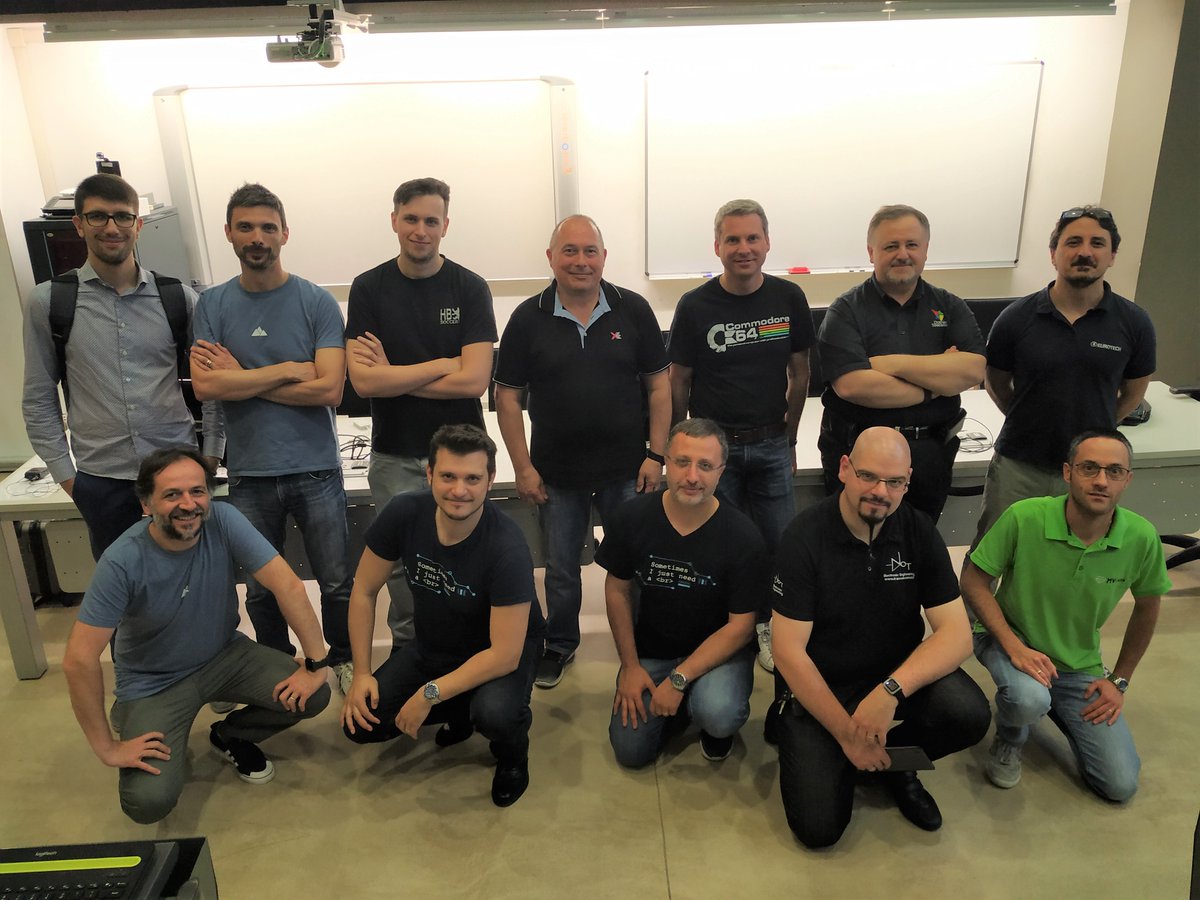 marco_parenzan's tweet photo. Se vi chiedete per quale motivo noi speaker perdiamo notti e sonno per preparare sessioni e investiamo i sabati per andare a parlare alle conferenze....ecco qua: una foto tra amici! #iotsatpn https://t.co/0amoZMrbeC