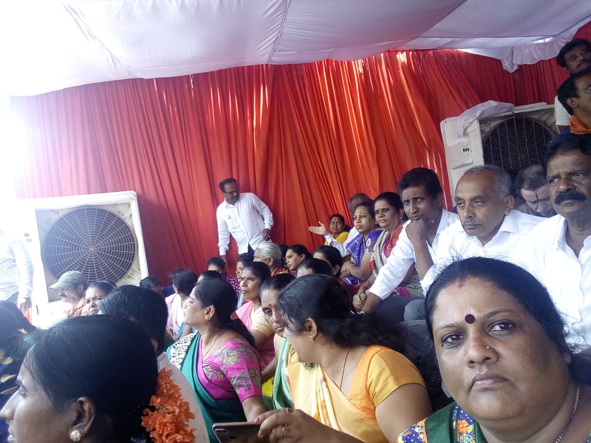 devikarajk's tweet photo. Our entire party protesting against corrupt coalition government, Jindal land issue and farmer's loan repayment case.
@BJP4India Stands for the betterment for the people and cannot withstand rules and policies issued against intrest of the state.
@BJP4Karnataka @nimmasuresh https://t.co/b37seRbEz7