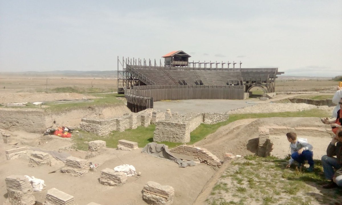 SrbijaTop10's tweet photo. #Viminacium amfiteatar Rimljani kroz Srbiju #Dunav #VidiSrbiju #MySerbia https://t.co/uH5eVlaow1