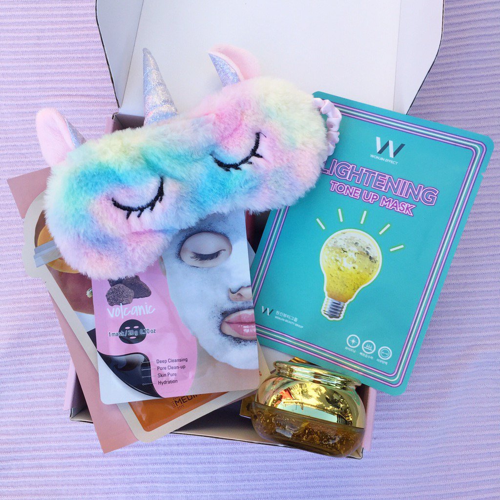 prettynprose's tweet photo. The only thing better than a new #kbeauty haul? A MAGICAL THEMED ONE✨ Go see! https://t.co/oPmeCGmnPR @Beauteque https://t.co/KXxWtZTs7a