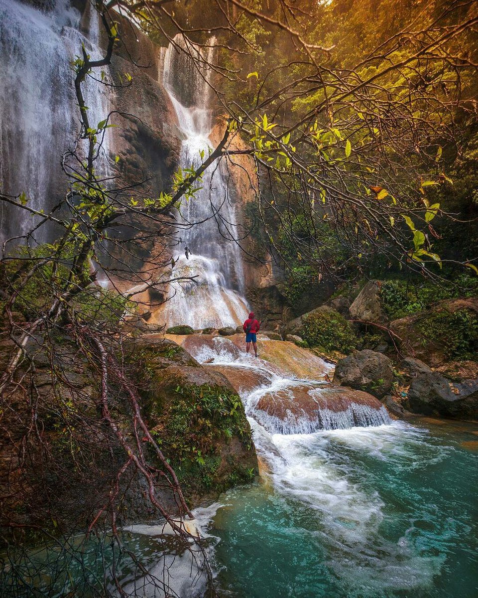 Batu Raja Waterfall, Morotai

Posted by <a href="/rickykukeko/">Ricky Elwarin</a>