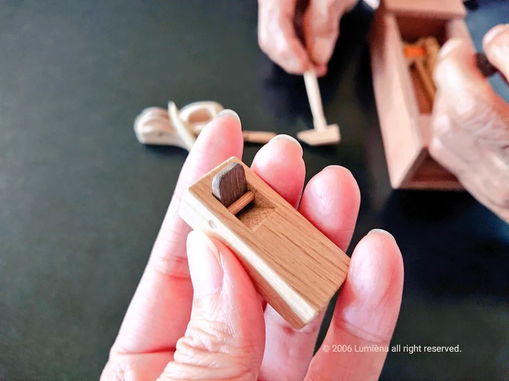 可愛すぎる！父が作ったミニチュア大工道具がすごすぎる