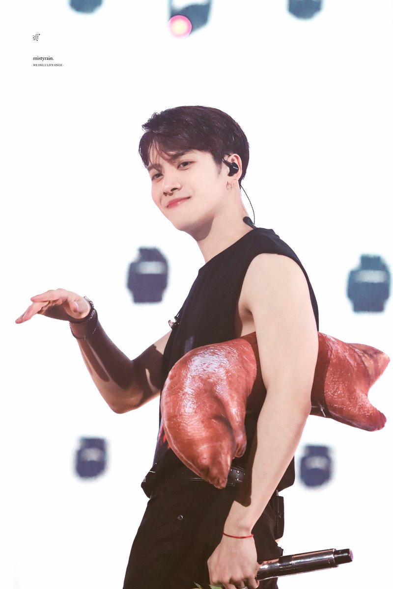 190615 · SPINNING TOP IN SEOUL DAY-1

#GOT7⁠ ⁠⁠#갓세븐       
#GOT7_WORLDTOUR 
#GOT7_SPINNINGTOP 
#GOT7_KEEPSPINNINGinSeoul ⁠ 
#JacksonWang #잭슨 #王嘉爾