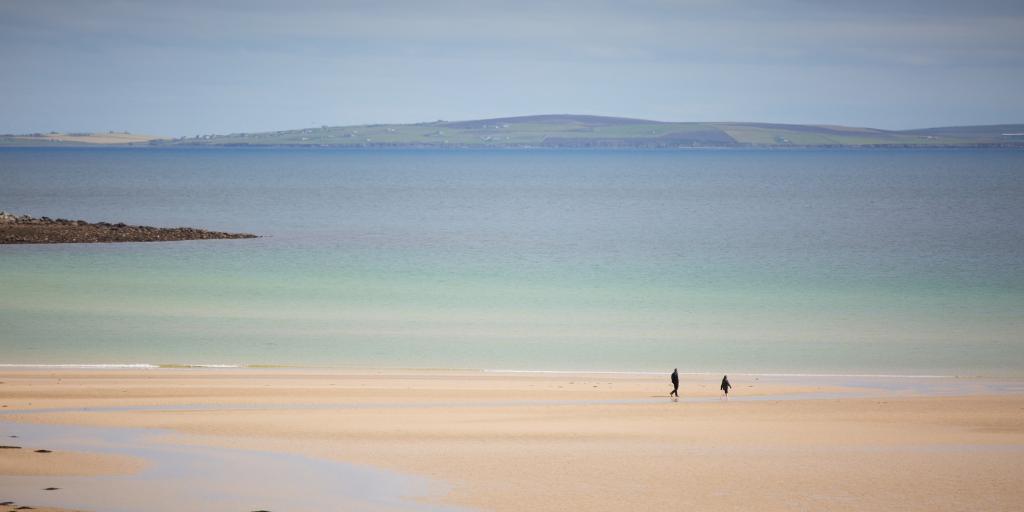 Who wants a walk on this beach in #Orkney 🙋 🏖️ 😍 
#VisitOrkney #ScotlandIsNow