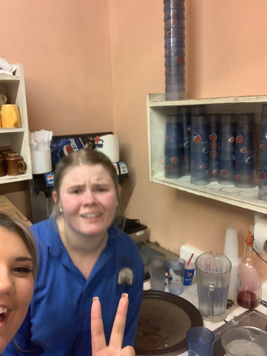 MatneyJayden's tweet photo. These photos represent my day at work. Shitty 😂😂😂 https://t.co/8yeBMHNjyT