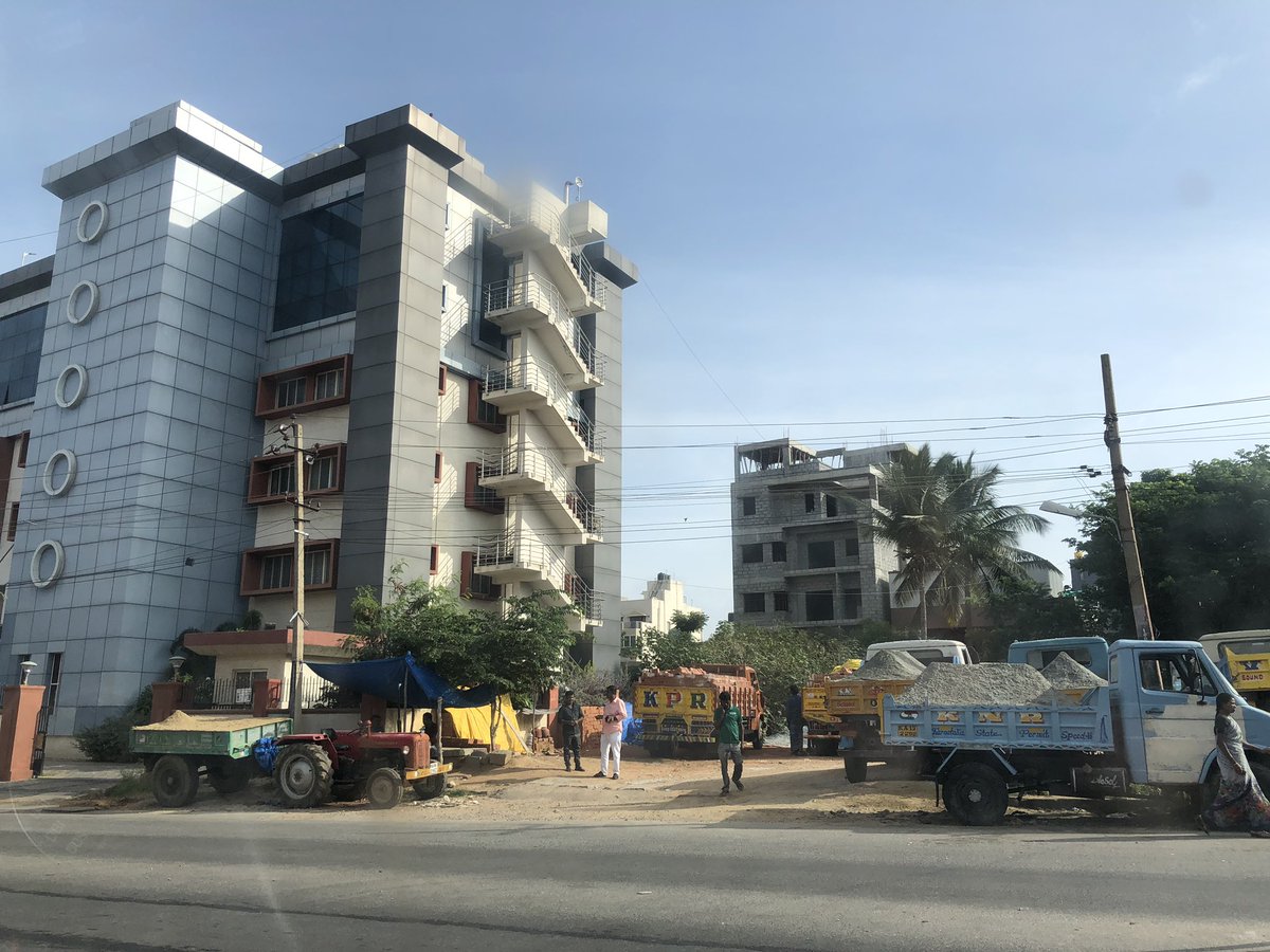 NammaBengaluroo's tweet photo. @blrcitytraffic @btppubliceye @DCPTrEastBCP @ACP_TrafficEast @AddlCPTraffic Building materials carrying trucks are permanently parked on both sides of the 100ft road in front of #JSS school #BDAComplex #HBRLayout 2nd block.
Don’t they obstruct free movement of traffic ?🤔 https://t.co/YtH0OBqSnB