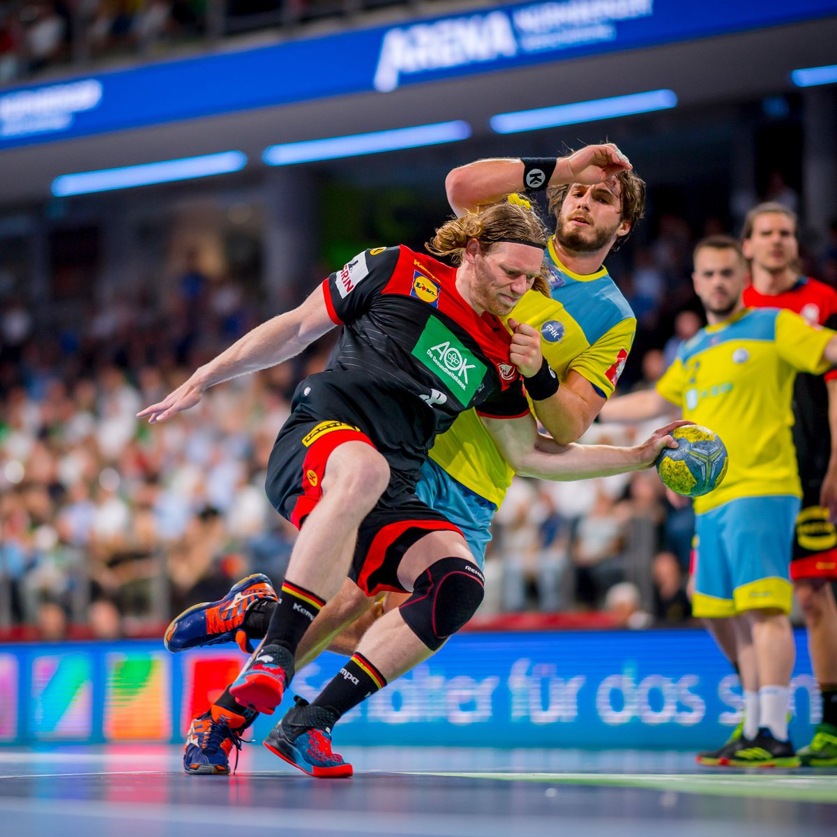 DHB_Teams's tweet photo. Ein stimmungsvoller Saisonabschluss in Nürnberg! Danke an Euch Fans für die fantastische Unterstützung! 👏🇩🇪 #GERKOS #aufgehtsDHB #Handball #ehfeuro2020 @EHFEURO (2/2) https://t.co/KBmd8cWKQA