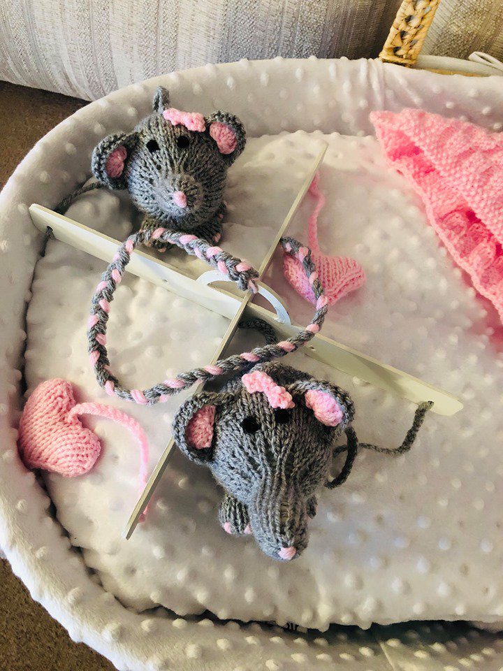 KnittedNiceties's tweet photo. So this is the #new #item that I had been working on for the #nursery
#elephant and #heart #cotmobile

Would love to know what you all think?

Now added to Etsy 

https://t.co/L36LDWTtnX https://t.co/Mflilh4ryI